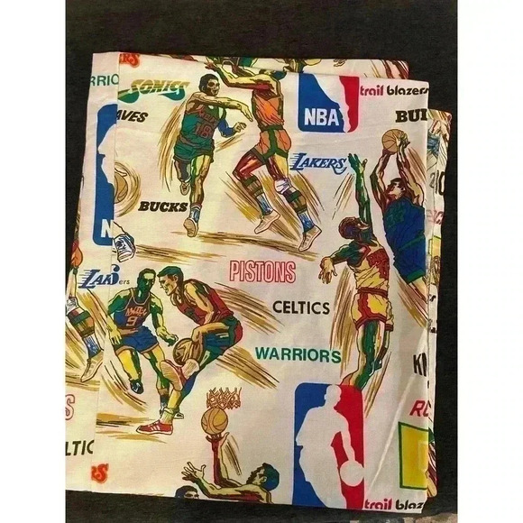 Vintage NBA Bed Sheet Basketball Team Bulls Bucks Hawks 70s Bed Sheet fabric - Picture 1 of 9
